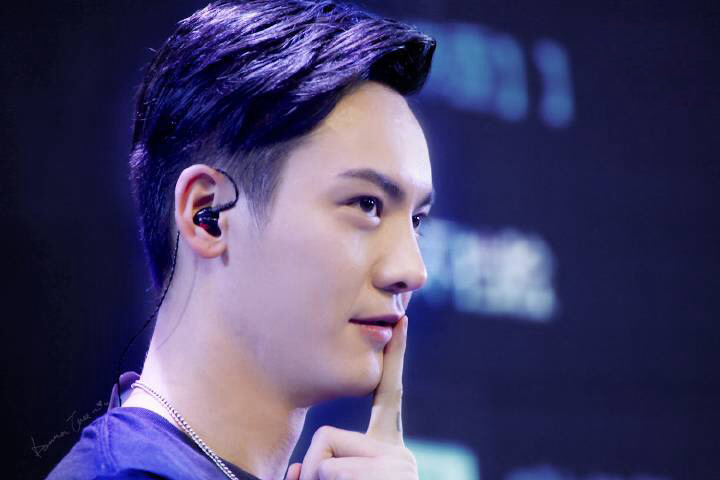 為什么微鯨電視，要讓陳偉霆一秒召喚“鯨靈”？-鋒巢網(wǎng)