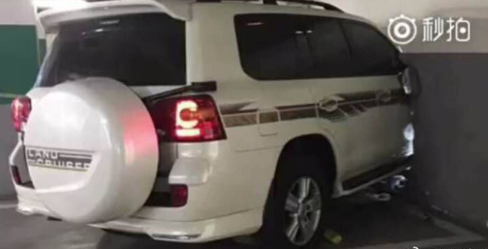 又一愚蠢女司機(jī)操作不當(dāng) 害己更害人 一死兩傷-鋒巢網(wǎng)