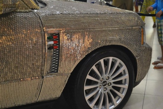 迪拜：有錢沒地兒花 豪車金錢玩命造-鋒巢網(wǎng)