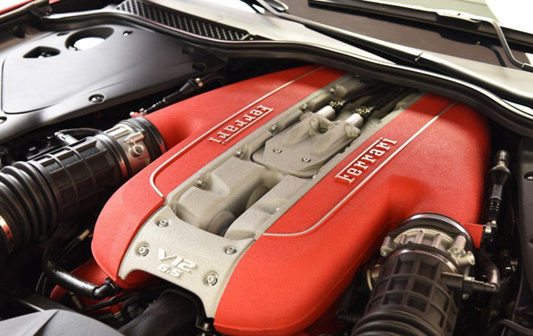 風(fēng)馳電掣的新代表“法拉利812 Superfast”；拭目以待-鋒巢網(wǎng)