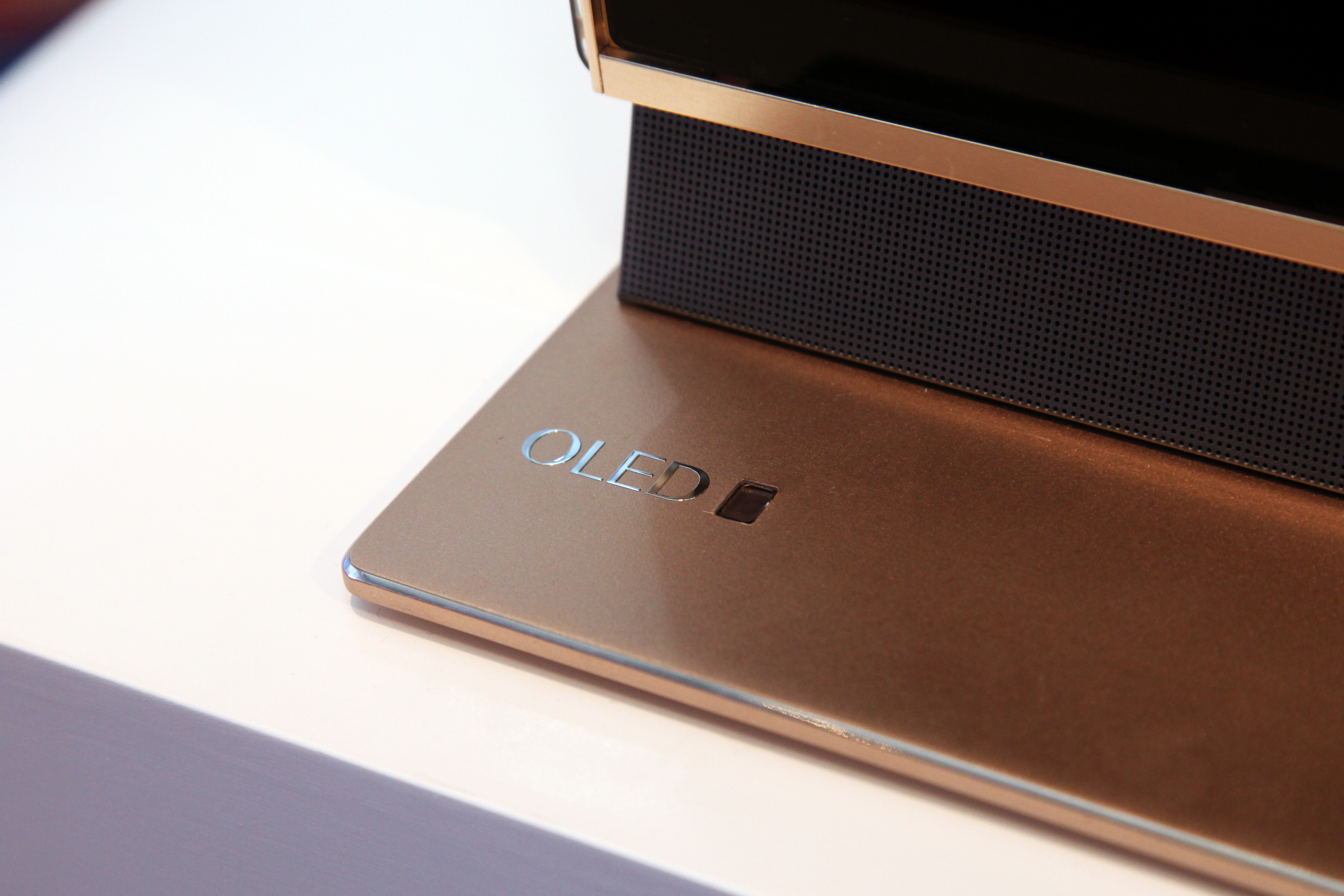 創(chuàng)維攻殼黑科技，OLED新品Wallpaper藝術(shù)氣息令人驚艷-鋒巢網(wǎng)