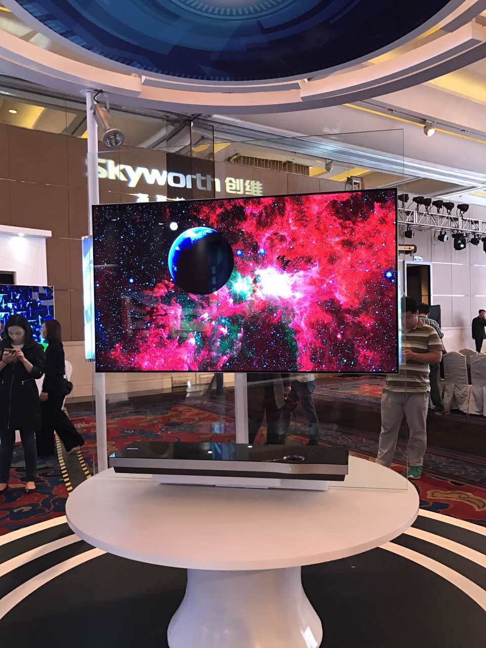 創(chuàng)維攻殼黑科技，OLED新品Wallpaper藝術(shù)氣息令人驚艷-鋒巢網(wǎng)