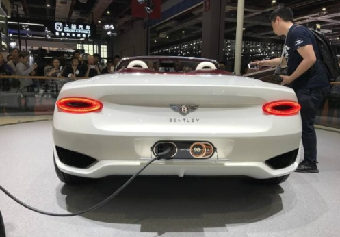 業(yè)界“神車”賓利EXP12Speed6e電動概念車 亮相上海車展-鋒巢網(wǎng)