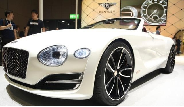 業(yè)界“神車”賓利EXP12Speed6e電動概念車 亮相上海車展-鋒巢網(wǎng)