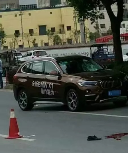 銷售帶客戶試駕寶馬X1 于是上演了一場