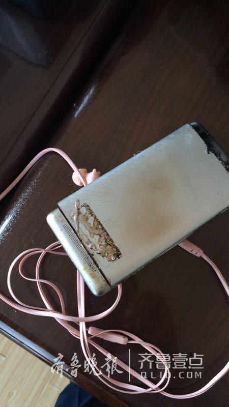 小米手機(jī)公交上自燃：疑似紅米3電池短路-鋒巢網(wǎng)