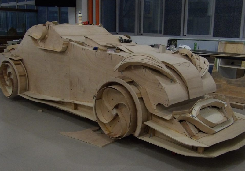 美與丑的一線之隔：臺灣藝術(shù)家用25000臺廢舊手機打造超級“跑車”-鋒巢網(wǎng)