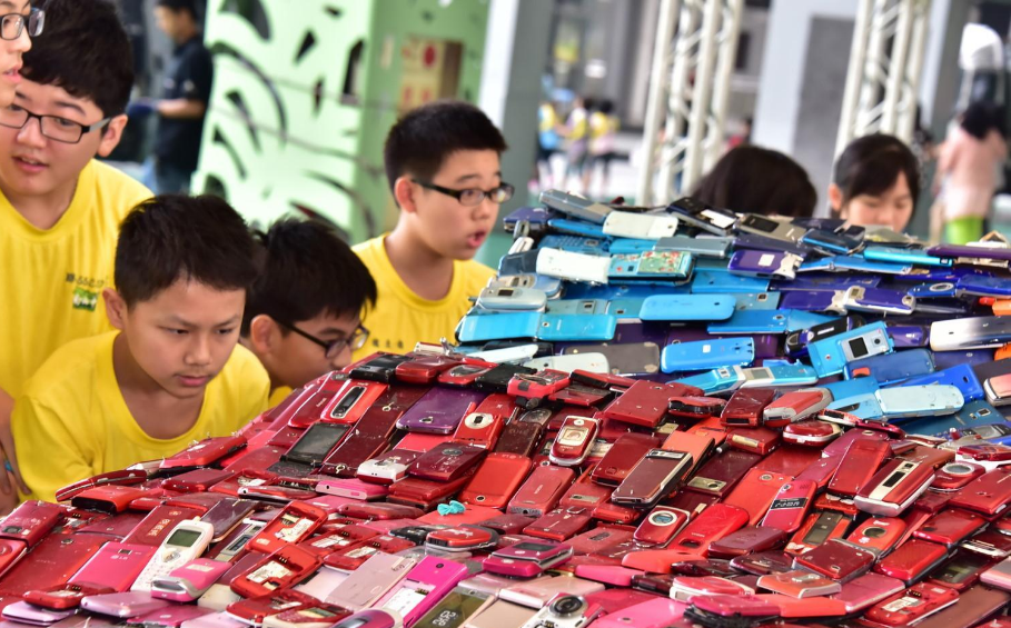 美與丑的一線之隔：臺灣藝術(shù)家用25000臺廢舊手機打造超級“跑車”-鋒巢網(wǎng)