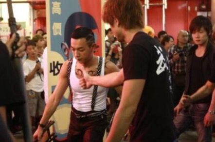 騰訊優(yōu)酷員工打架總裁道歉：兩大團(tuán)隊(duì)真是丟人-鋒巢網(wǎng)