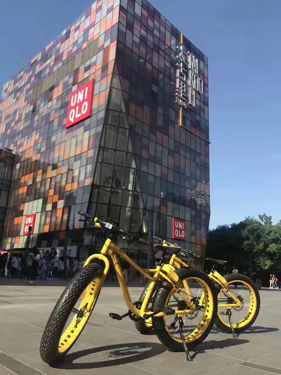 三里屯驚現(xiàn)ofo“坦克”體共享單車：這是誓要碾壓對(duì)手？-鋒巢網(wǎng)