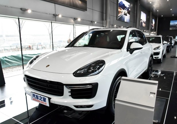 蘭博基尼Urus即將量產(chǎn) 打響與保時(shí)捷Cayenne的未來(lái)戰(zhàn)爭(zhēng)-鋒巢網(wǎng)