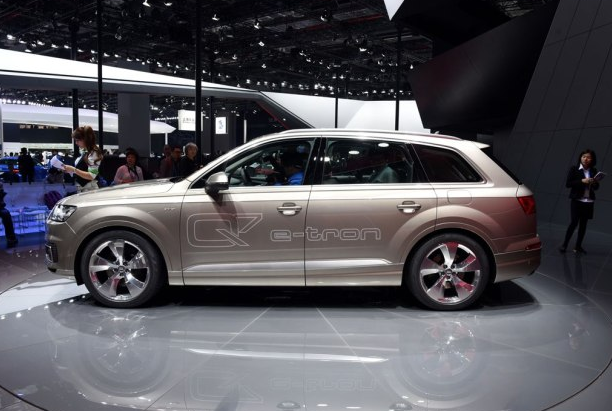 全新混動(dòng)系統(tǒng)奧迪Q7e-tron正式上市，售價(jià)92.88萬元-鋒巢網(wǎng)