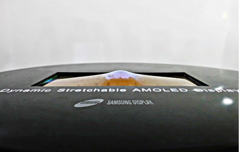 三星技術(shù)大躍進(jìn)：最新OLED屏幕擁有“上下伸縮”功能-鋒巢網(wǎng)