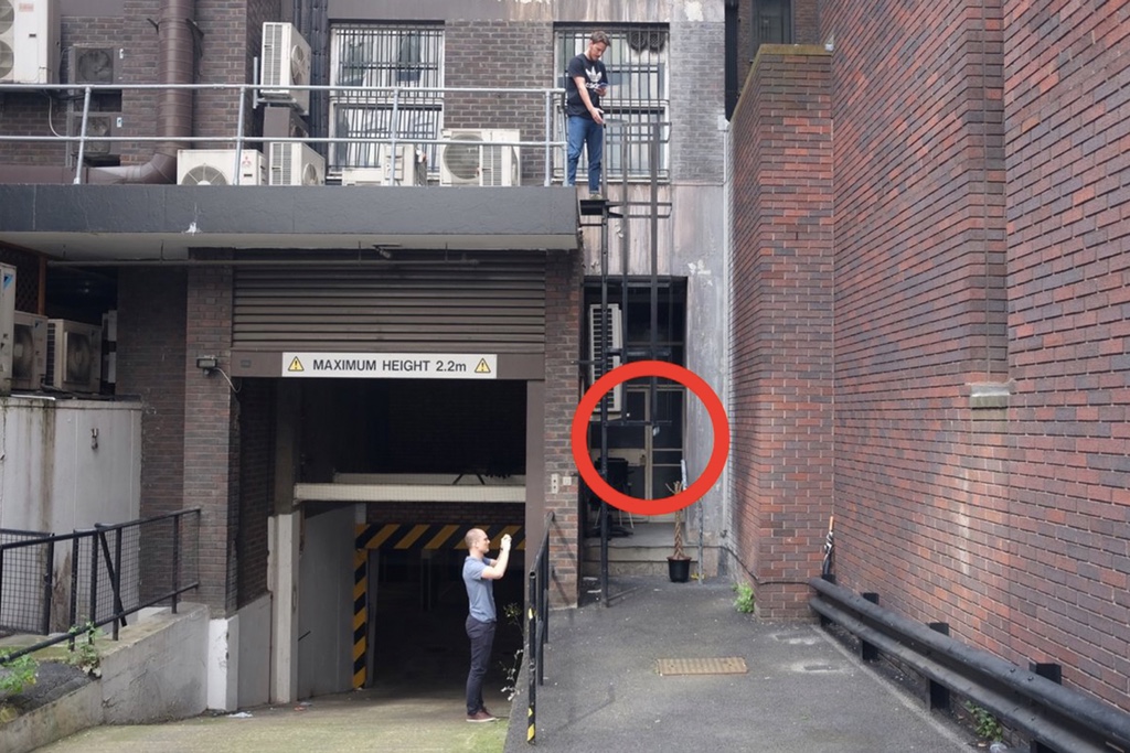 老外高樓測試2017新版 Nokia 3310 ：耐用度不錯-鋒巢網(wǎng)