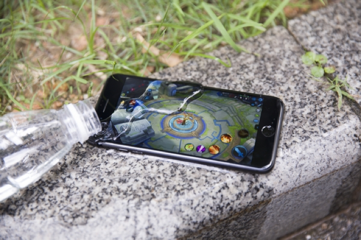 國(guó)民游戲+國(guó)民手機(jī) iPhone7 Plus王者榮耀定制版圖賞-鋒巢網(wǎng)