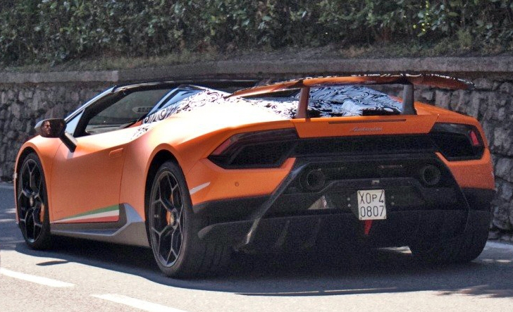 蘭博基尼Huracan Performante敞篷版驚喜亮相街頭，于9月法蘭克福車展正式發(fā)布-鋒巢網(wǎng)