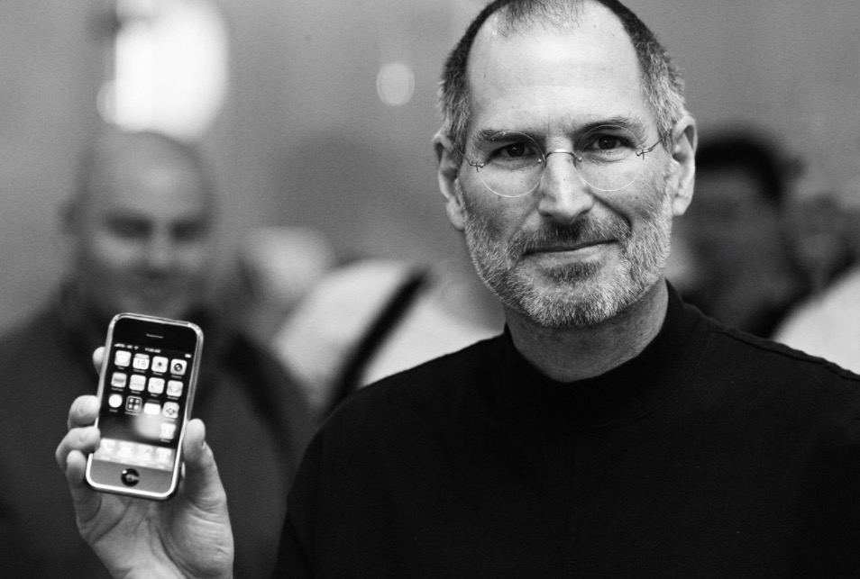 iPhone誕生原因：微軟高管吹噓激怒喬布斯-鋒巢網(wǎng)