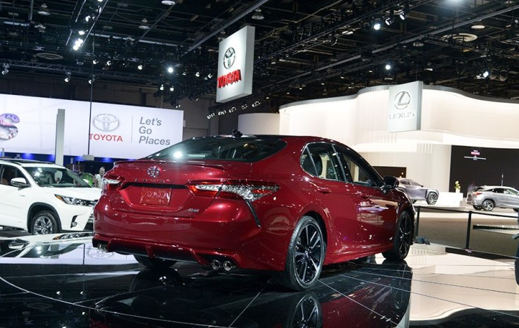 全新豐田凱美瑞11月上市：過(guò)去與現(xiàn)在，你愛(ài)的是哪個(gè)？-鋒巢網(wǎng)