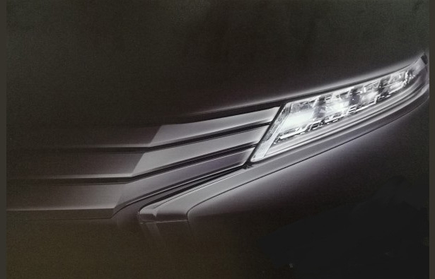 新容貌王者登場：三菱XM前臉大燈組預告圖公布-鋒巢網(wǎng)