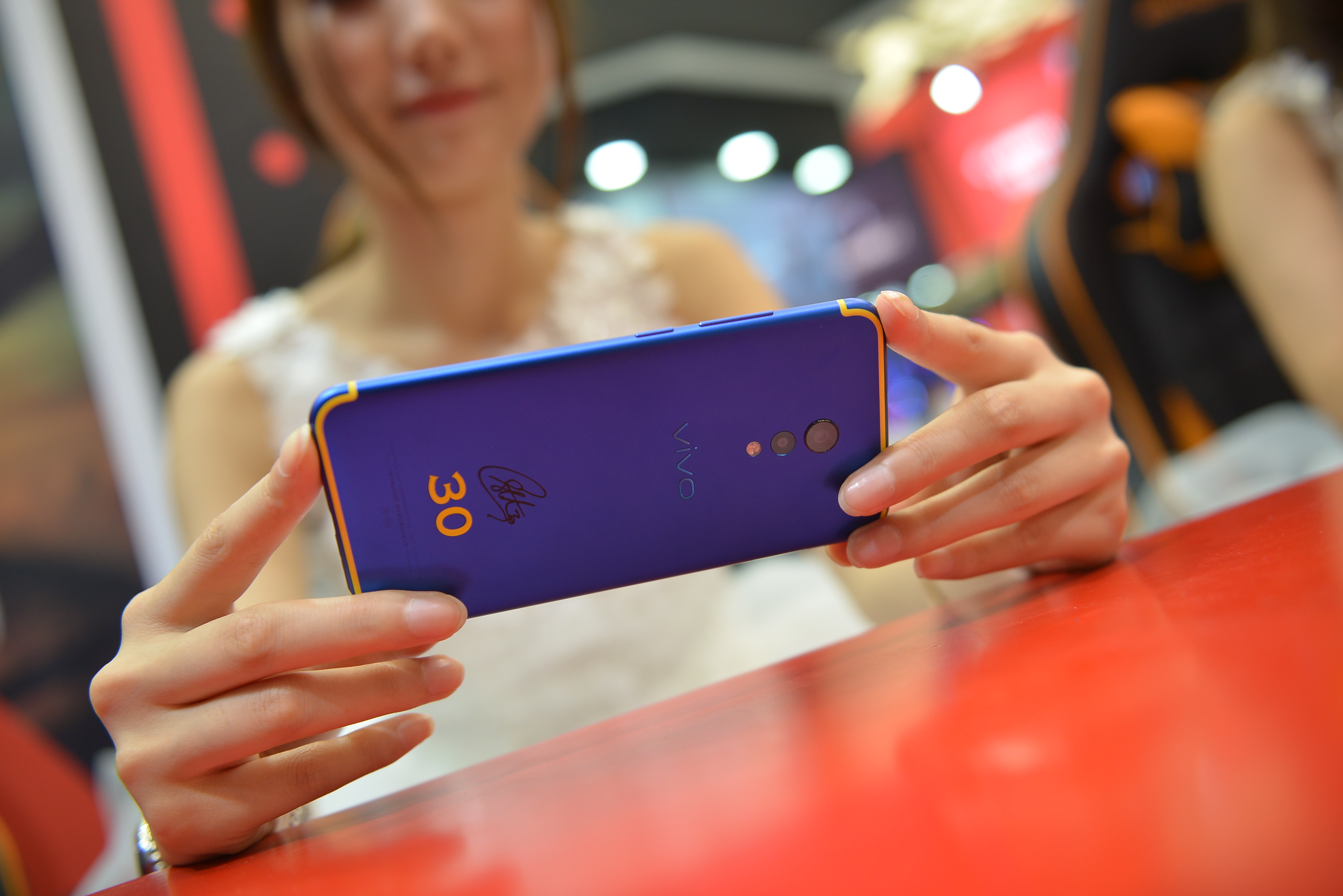 2017chinajoy全新手游必備神器 感受vivo Xplay6的暢快感-鋒巢網(wǎng)