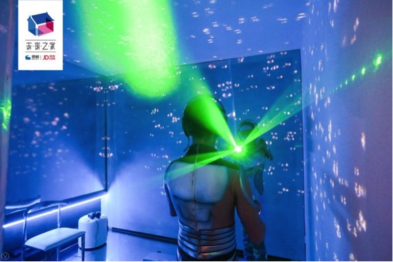 科技白癡陳偉霆遇上人工智能  直播首秀獻(xiàn)給微鯨沉浸式戲劇《I.F》-鋒巢網(wǎng)