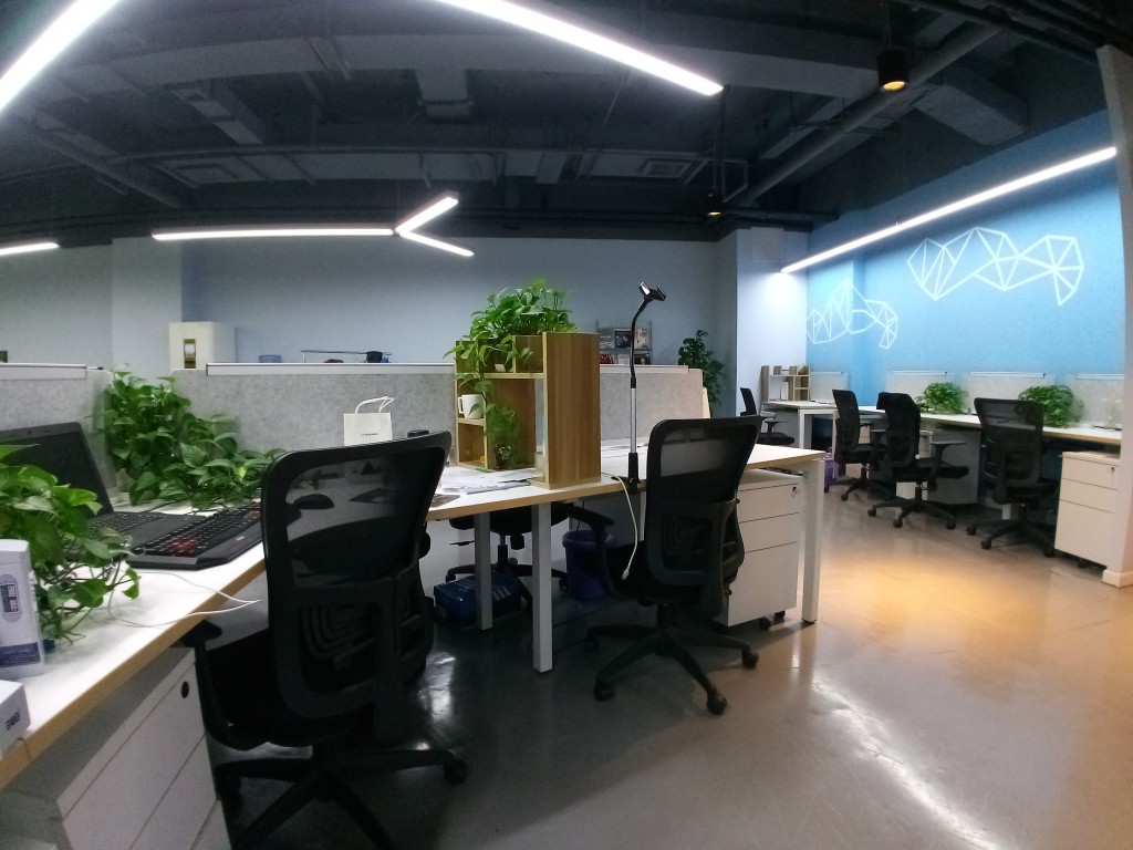 5000mAh大容量電池+雙鏡頭設計 華碩電神4評測-鋒巢網(wǎng)