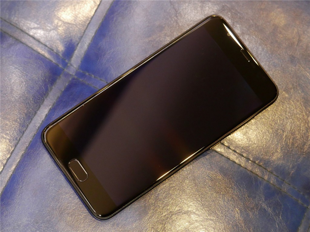 5000mAh大容量電池+雙鏡頭設計 華碩電神4評測-鋒巢網(wǎng)