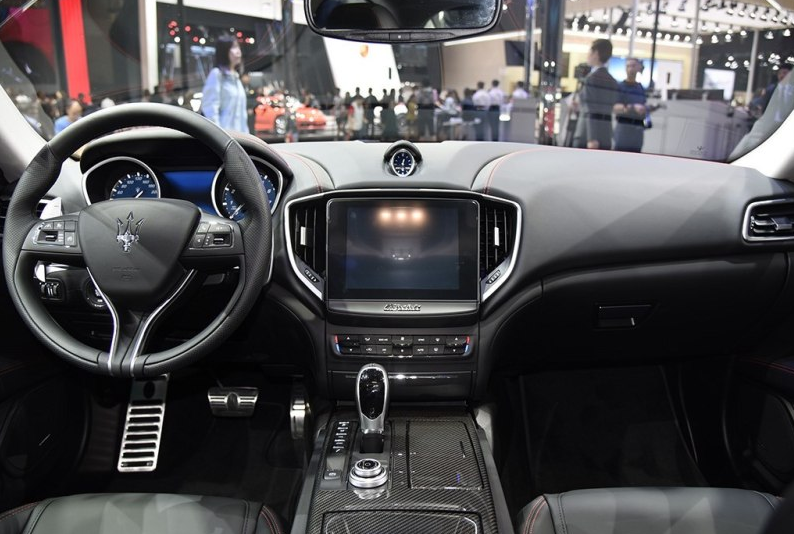 颶風(fēng)Ghibli正式開售，這樣的瑪莎拉蒂你能Hold住嗎？-鋒巢網(wǎng)