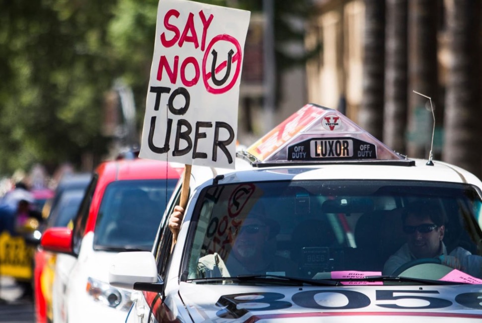 Uber遭倫敦封殺！雙方在Twitter撕逼？-鋒巢網(wǎng)