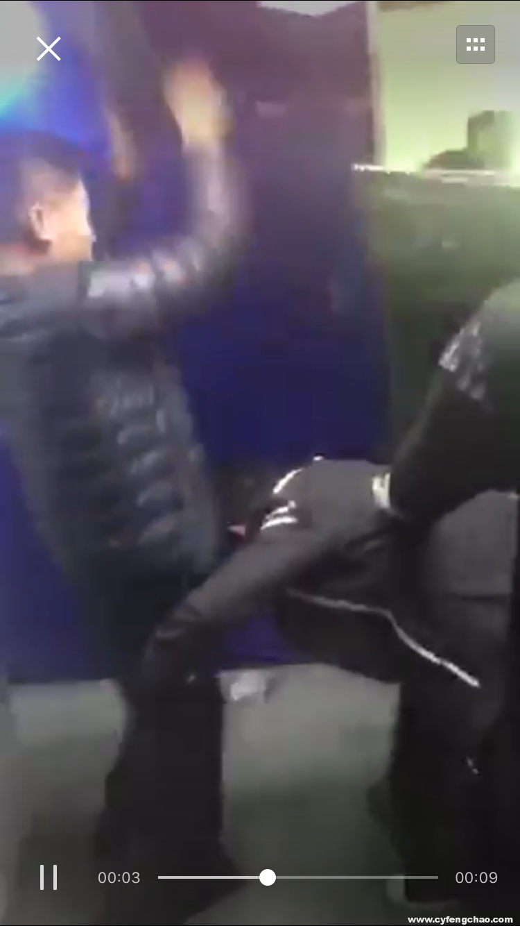 網(wǎng)友爆料：微貸網(wǎng)公司員工被打，前臺(tái)被砸-鋒巢網(wǎng)