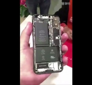 罕見！iPhone X的雙電池設(shè)計(jì)亮相-鋒巢網(wǎng)