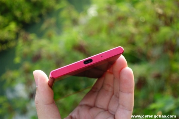 索尼Xperia XZ Premium鏡紅版真機亮相 全面屏大潮下的最后堅守者？-鋒巢網(wǎng)