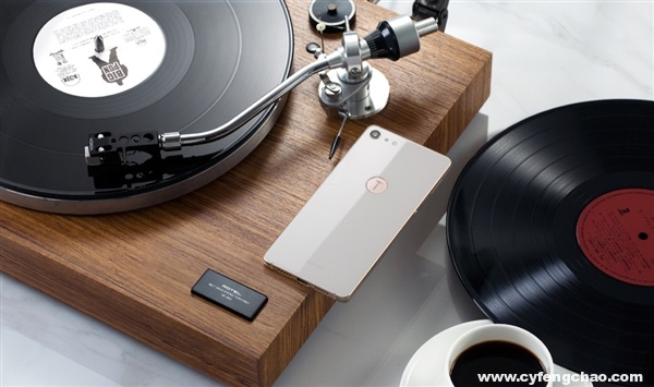 Almost全面屏的堅(jiān)果Pro 2發(fā)布：隱藏式指紋識(shí)別是亮點(diǎn)-鋒巢網(wǎng)