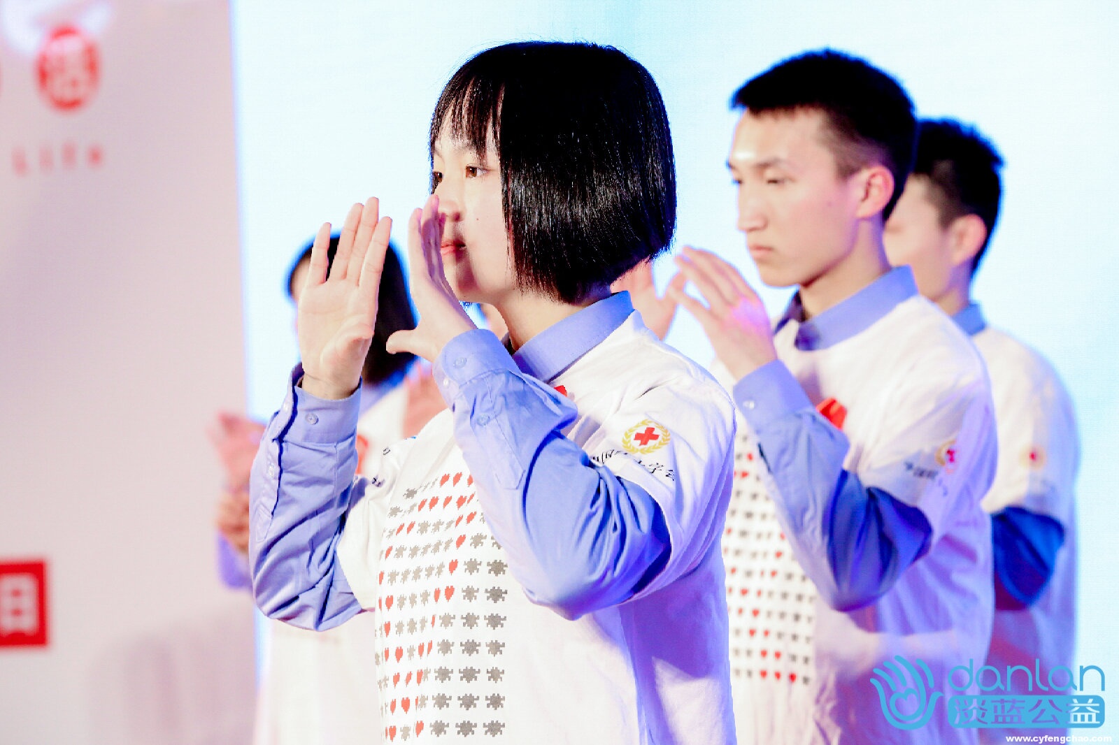 Blued聯(lián)合中國疾控中心：助力青春零艾滋 讓教育的笑容遞向彩虹-鋒巢網(wǎng)