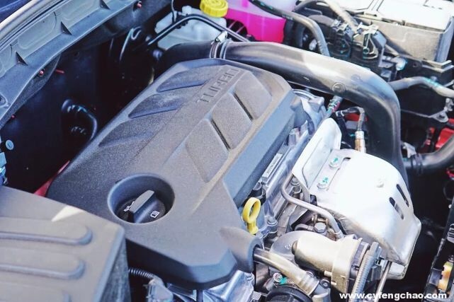 上汽榮威RX3：斗志昂揚(yáng)的斜杠青年！-鋒巢網(wǎng)