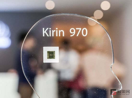 榮耀 從“跟隨”到“破局”，華為四年前種下的這畝試驗田成功了-鋒巢網(wǎng)