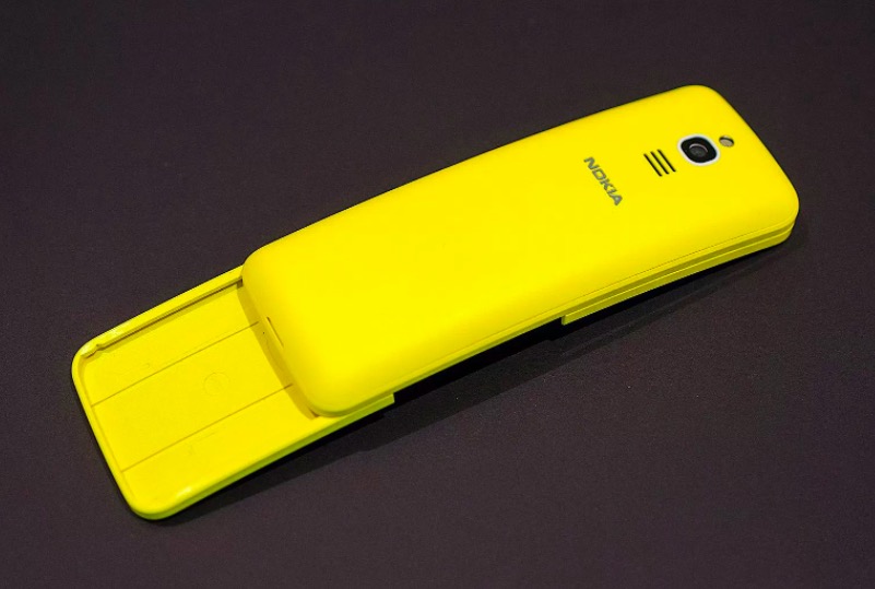 Nokia 重新復(fù)刻《The Matrix》中的經(jīng)典下滑蓋手機(jī) 8110-鋒巢網(wǎng)