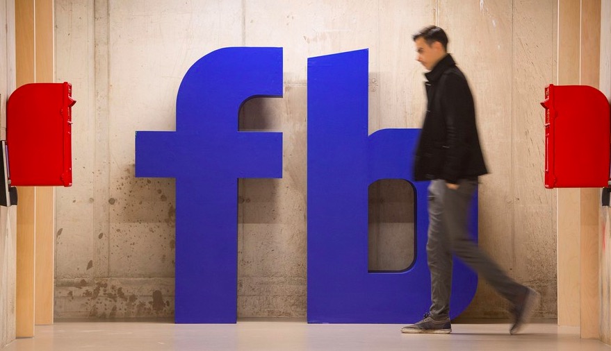 Facebook暫停幫助特朗普的英國(guó)劍橋分析公司-鋒巢網(wǎng)