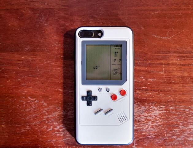 這個(gè)游戲風(fēng)格的iPhone手機(jī)外殼有一個(gè)可取之處-鋒巢網(wǎng)