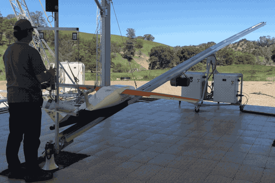 我們發(fā)射了一架“送血”無人機-鋒巢網