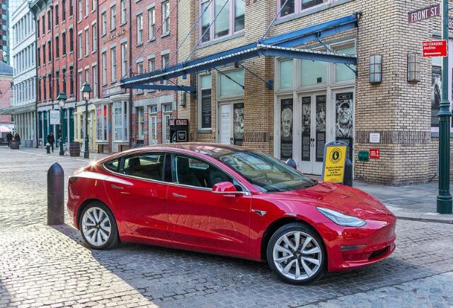 特斯拉暫時(shí)停止了Model 3生產(chǎn)線-鋒巢網(wǎng)