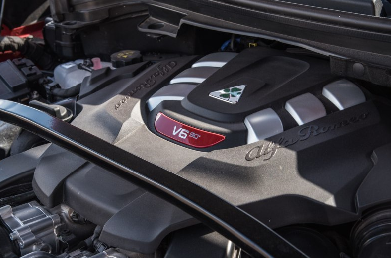 阿爾法·羅密歐推四葉草Stelvio QV：北京車展上的一抹小幸運-鋒巢網(wǎng)