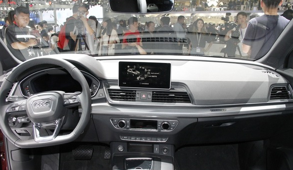 全新奧迪Q5L車展亮相，七月開售：演繹經(jīng)典的延續(xù)-鋒巢網(wǎng)