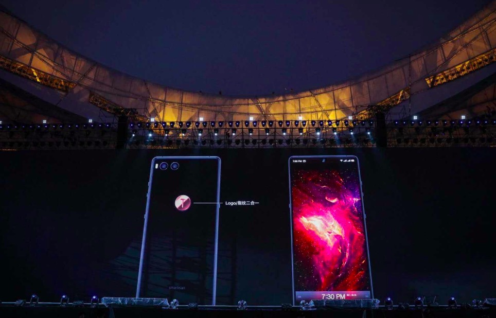 缺乏創(chuàng)新的堅(jiān)果R1旗艦 被錘子透支的情懷-鋒巢網(wǎng)