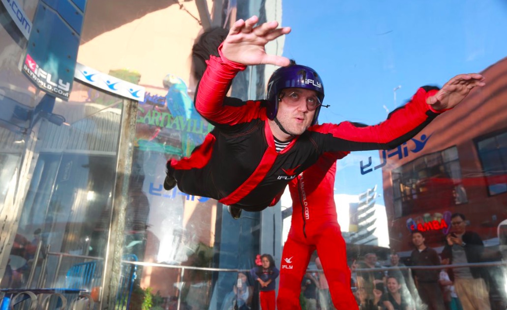 虛擬現(xiàn)實跳傘，是一件很有趣的事情-鋒巢網(wǎng)