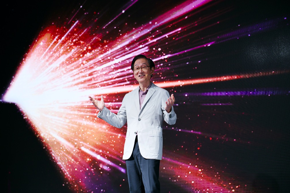 驚艷COMPUTEX2018 蓋爾·加朵為華碩全新靈耀輕薄本-鋒巢網