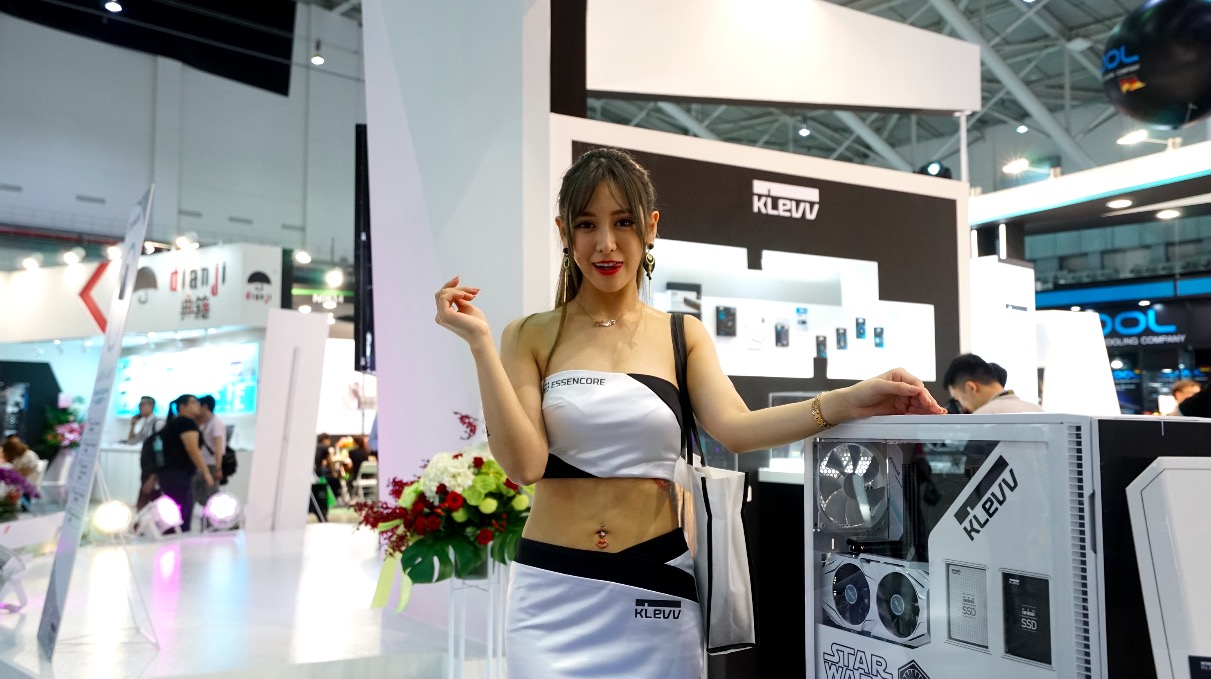 鋒巢網(wǎng)直播| 2018臺北電腦展：只為勇者而生 華碩ROG&靈耀X新品發(fā)布會直播-鋒巢網(wǎng)