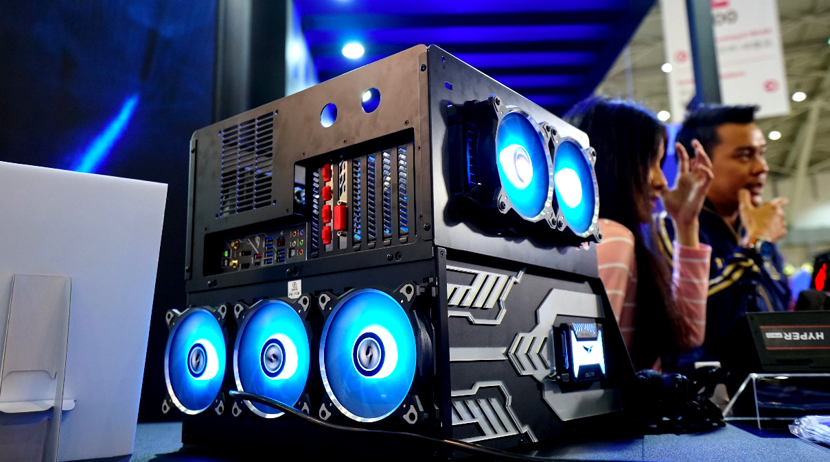 鋒巢網(wǎng)直播| 2018臺北電腦展：只為勇者而生 華碩ROG&靈耀X新品發(fā)布會直播-鋒巢網(wǎng)