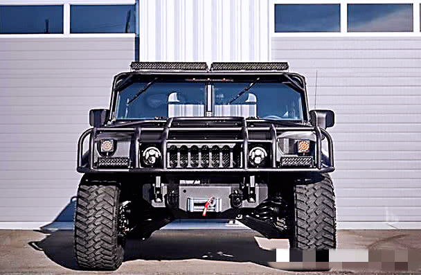 軍用悍馬H1，帶你領略什么是極致奢華-鋒巢網(wǎng)