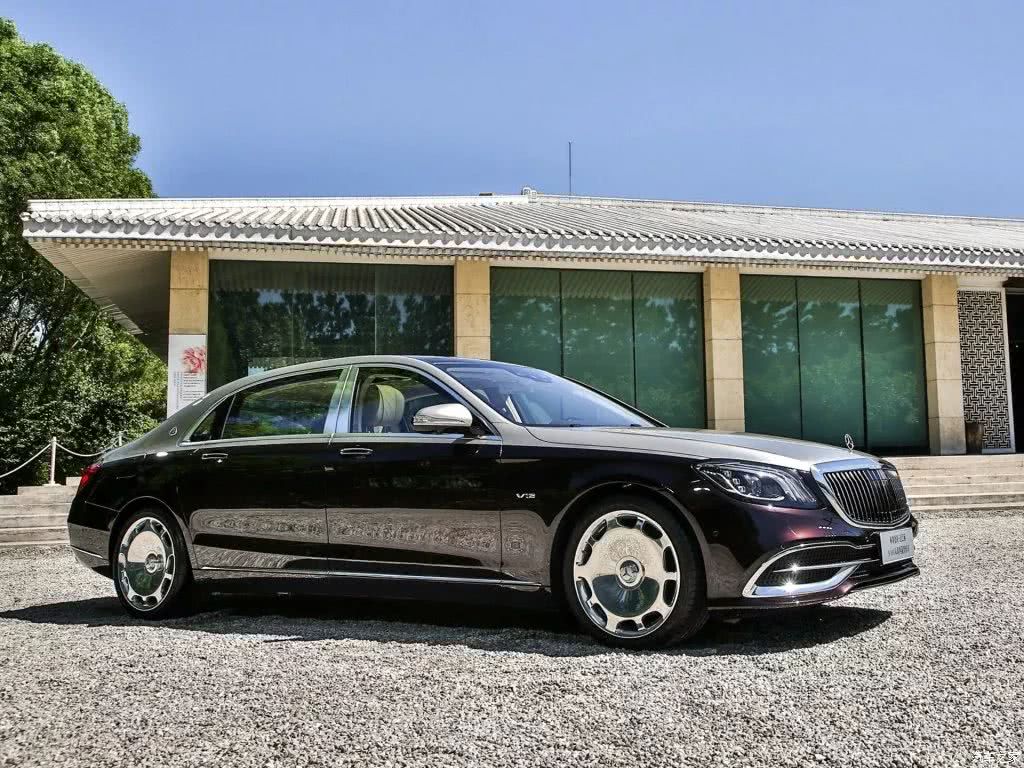 邁巴赫S680，帶你見識土豪的生活！-鋒巢網(wǎng)